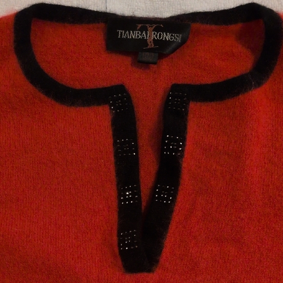 100% Cashmere Red Sweater with Black Trim - Picture 4 of 6
